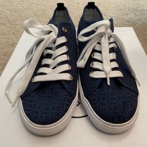 Tommy Hilfiger sneakers. Excellent condition!
